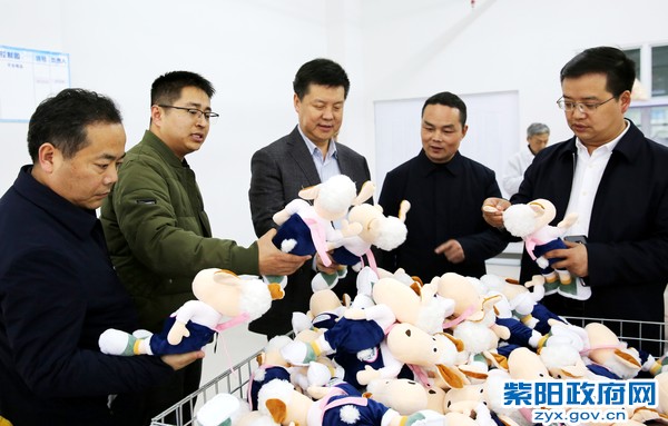 堅(jiān)定不移抓產(chǎn)業(yè)擴(kuò)就業(yè) 千方百計(jì)增加群眾收入——趙立根調(diào)研東木高橋等鎮(zhèn)玩具產(chǎn)業(yè)技術(shù)開(kāi)發(fā)與銷(xiāo)售